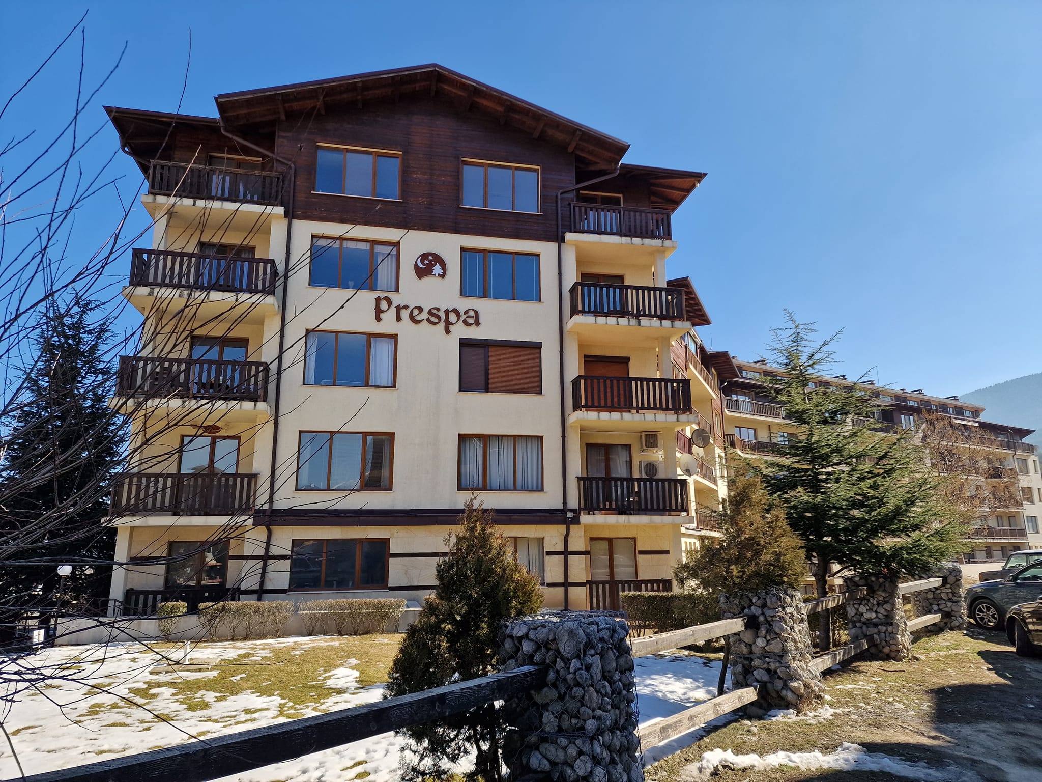 Южно, просторно студио с ниска такса поддръжка за продажба в Банско