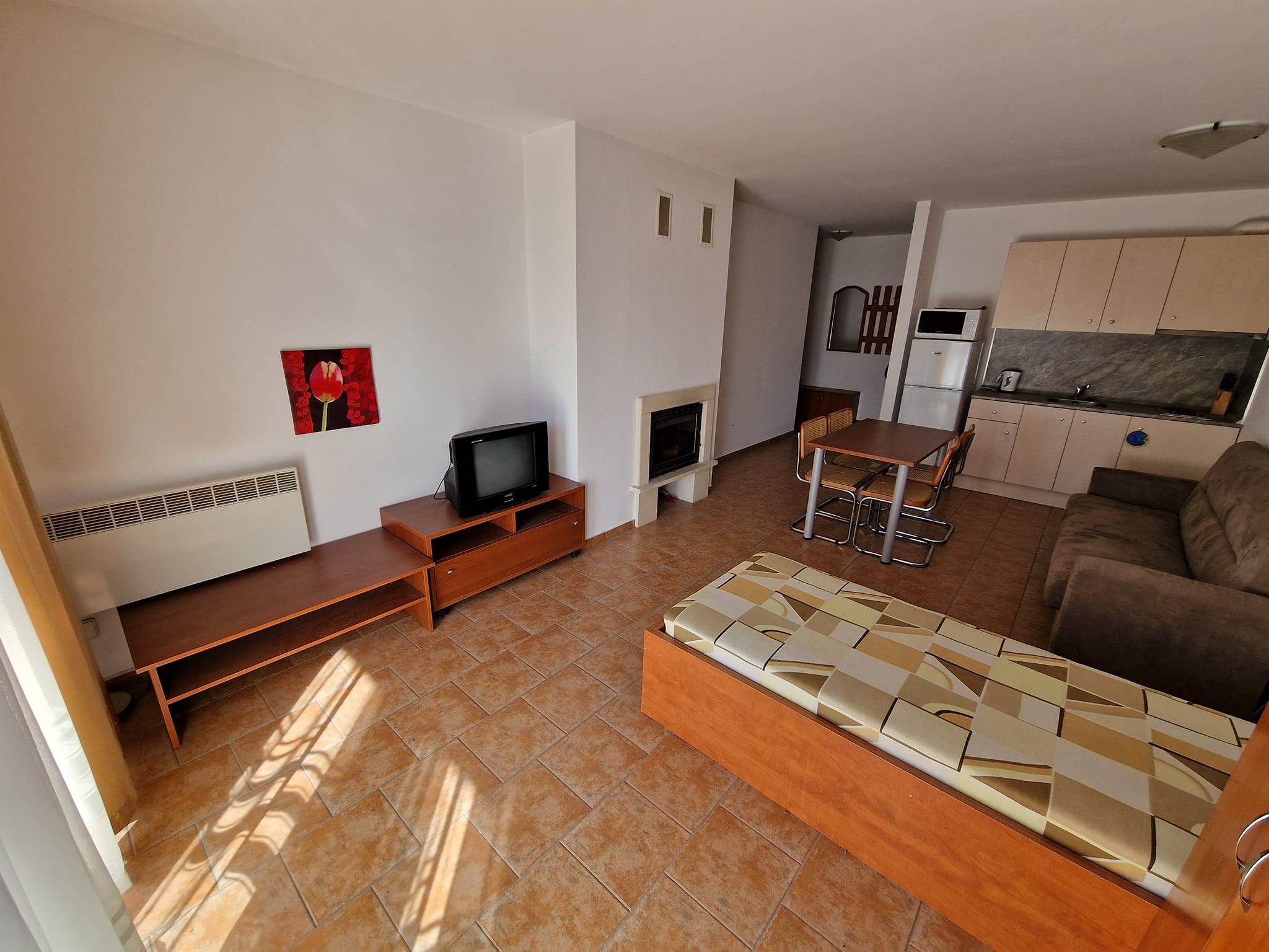 Южно, просторно студио с ниска такса поддръжка за продажба в Банско