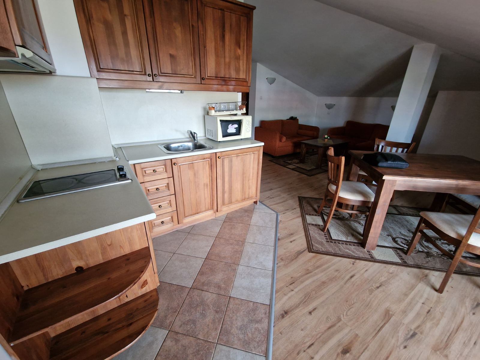 Обзаведен тристаен апартамент до Хотел Кемпински за продажба в Банско