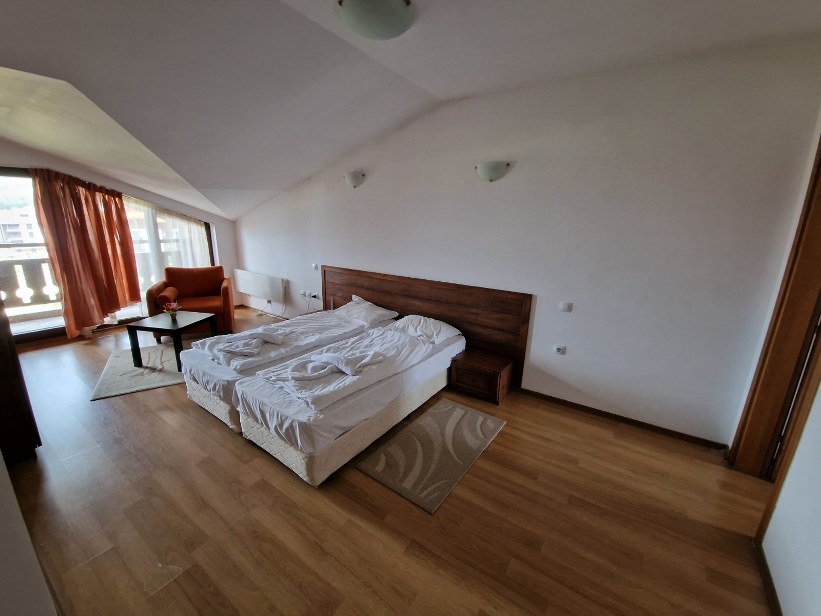 Обзаведен тристаен апартамент до Хотел Кемпински за продажба в Банско