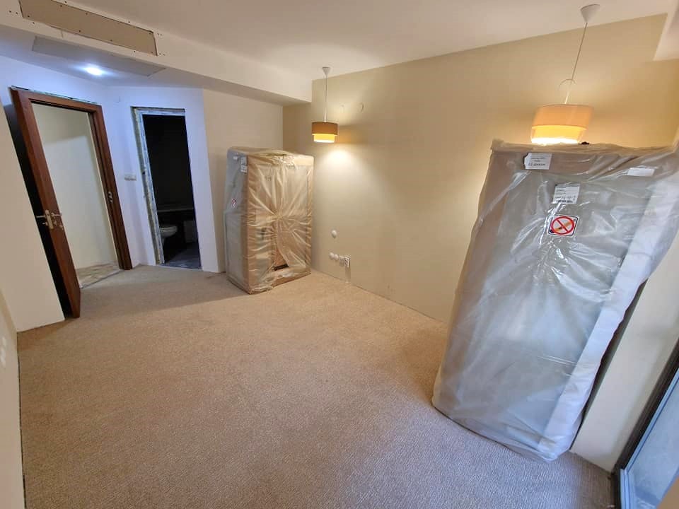 Банско: Тристаен апартамент за продажба в жилищна сграда с ниска такса