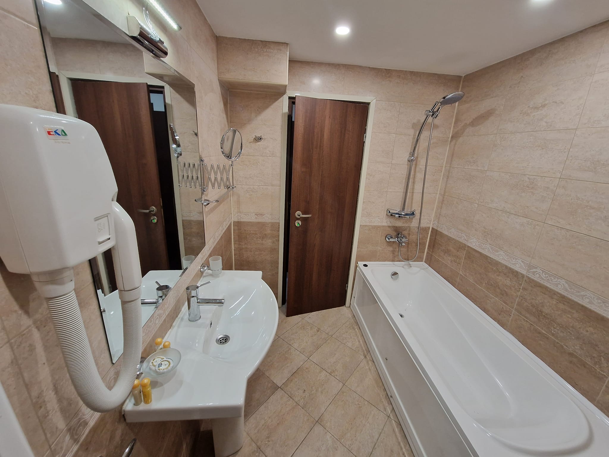 Банско: Тристаен апартамент за продажба с панорамна гледка