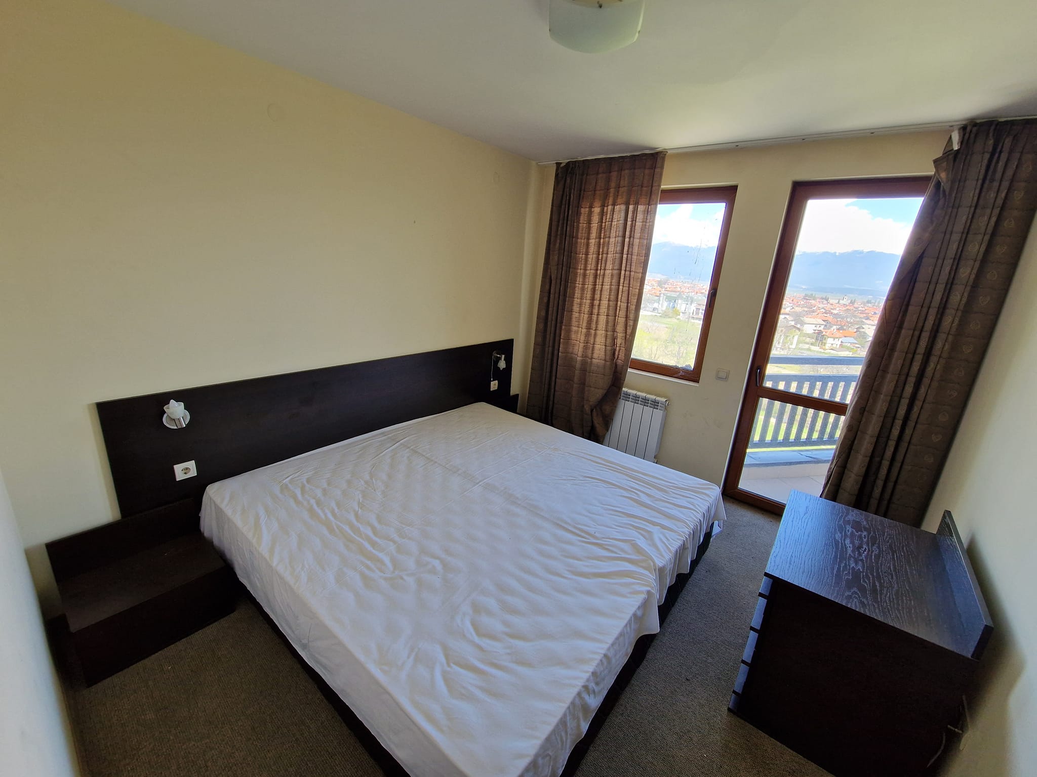 Банско: Тристаен апартамент за продажба с панорамна гледка