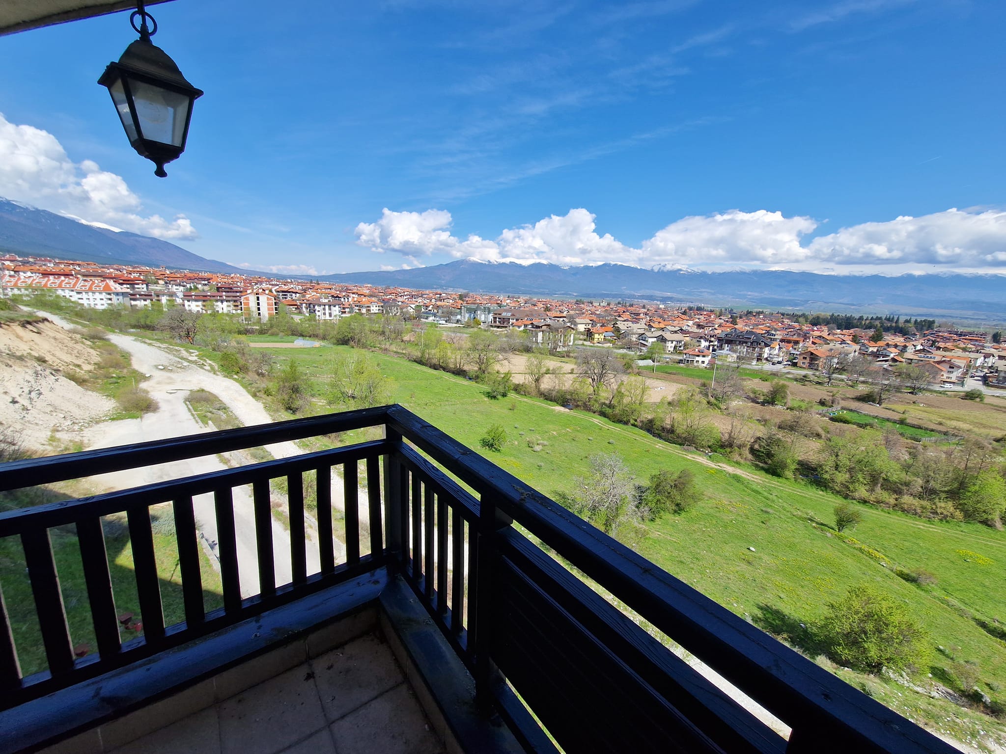 Банско: Тристаен апартамент за продажба с панорамна гледка