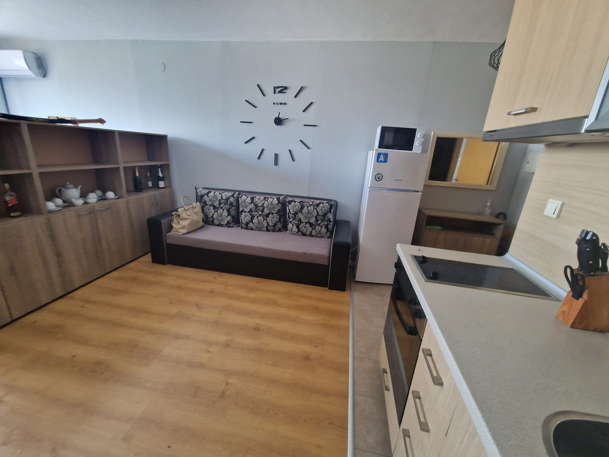 Аспен Голф: Модерно мебелиран едностаен апартамент за продажба