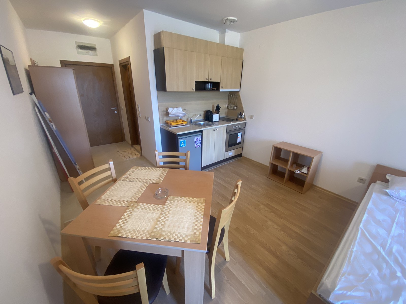 Обзаведено студио с тераса в целогодишно работещ комплекс Аспен Валей, Разлог