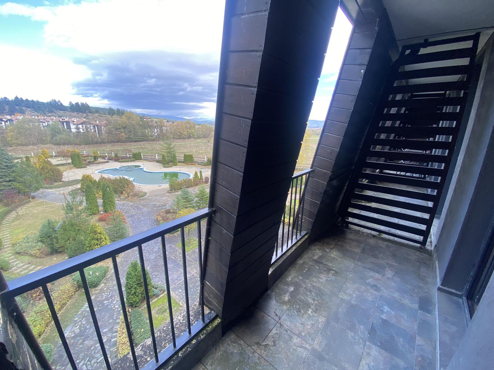 Обзаведено студио с тераса в целогодишно работещ комплекс Аспен Валей, Разлог