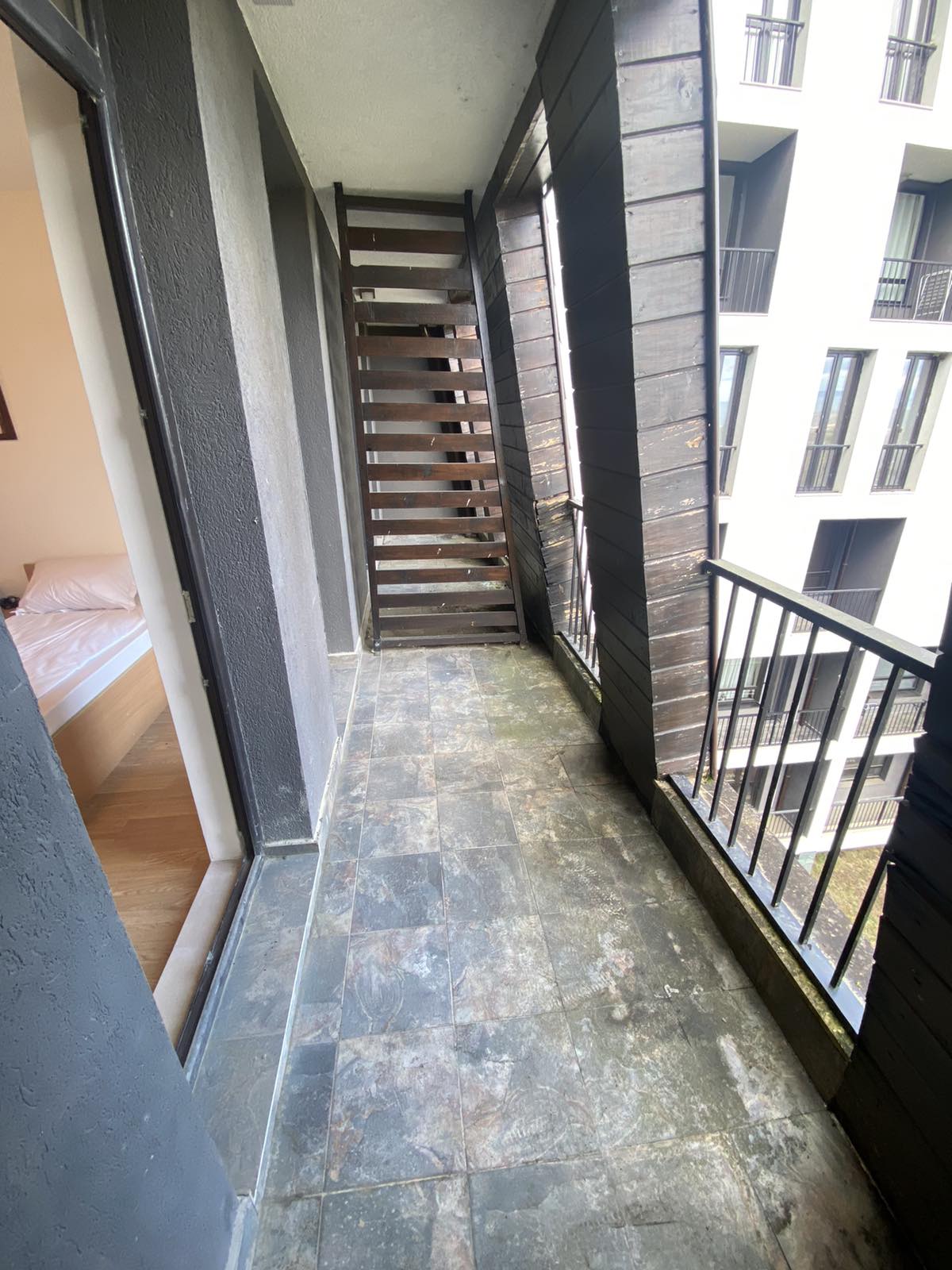 Обзаведено студио с тераса в целогодишно работещ комплекс Аспен Валей, Разлог