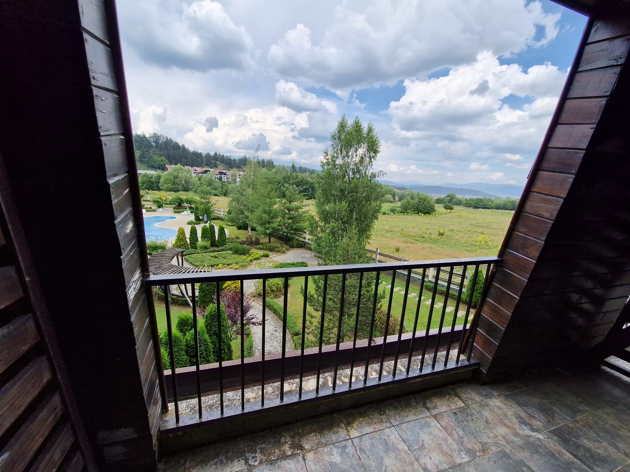 За продажба: Обзаведено студио с тераса в целогодишно работещ комплекс Аспен Валей