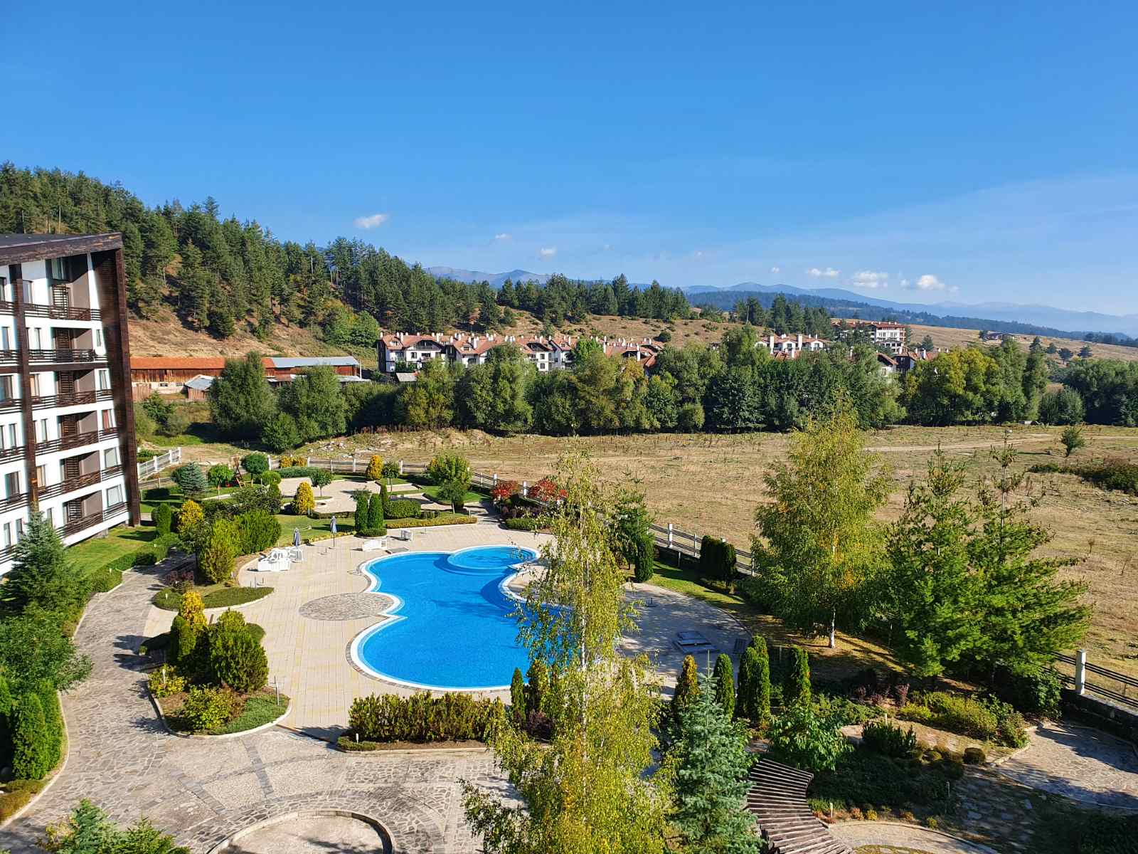 Южно студио с ново обзавеждане и прекрасна гледка към Пирин планина за продажба в района на Банско и Разлог