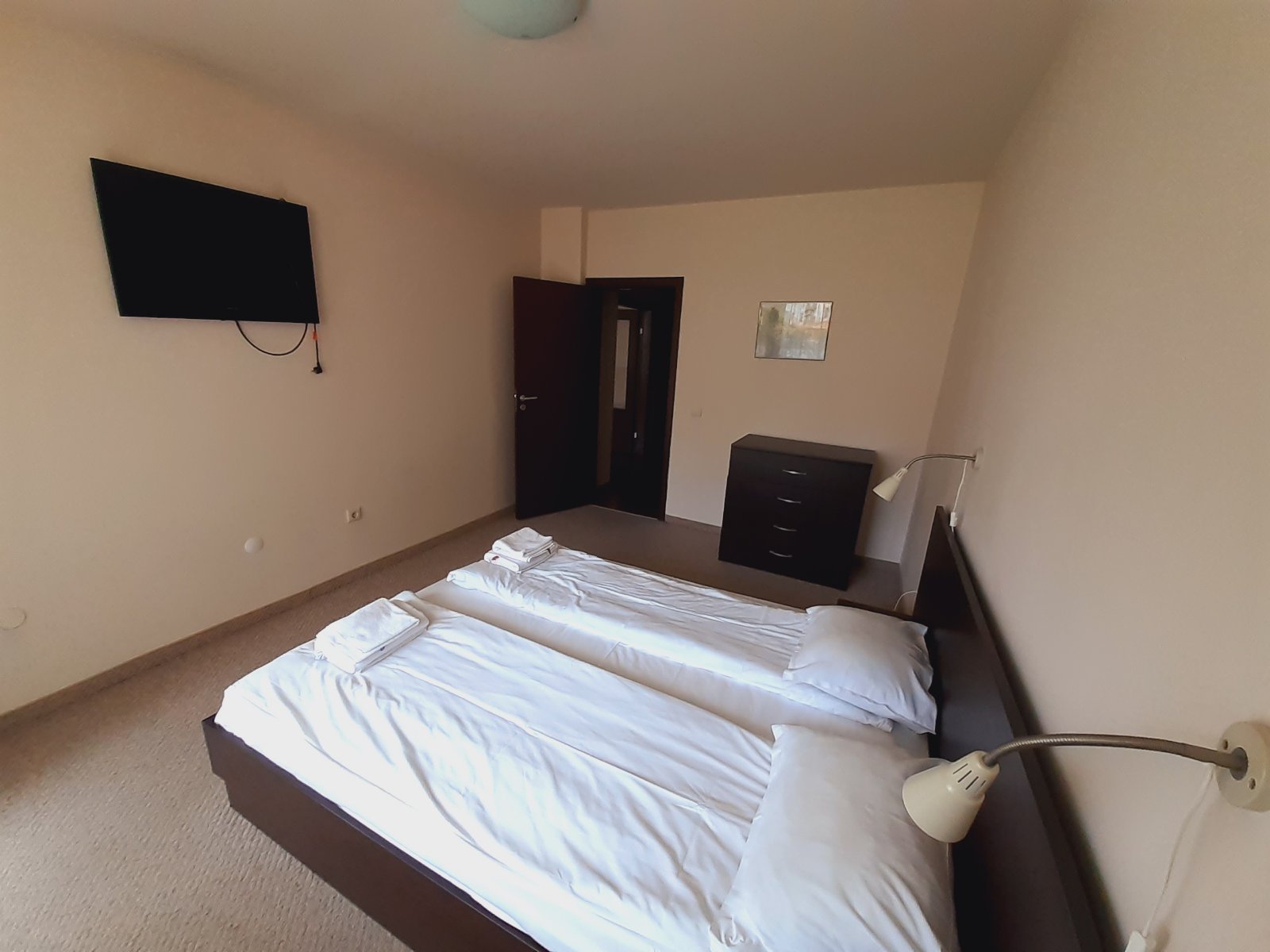 Просторен двустаен апартамент в Банско Роял Тауърс до Ски лифта