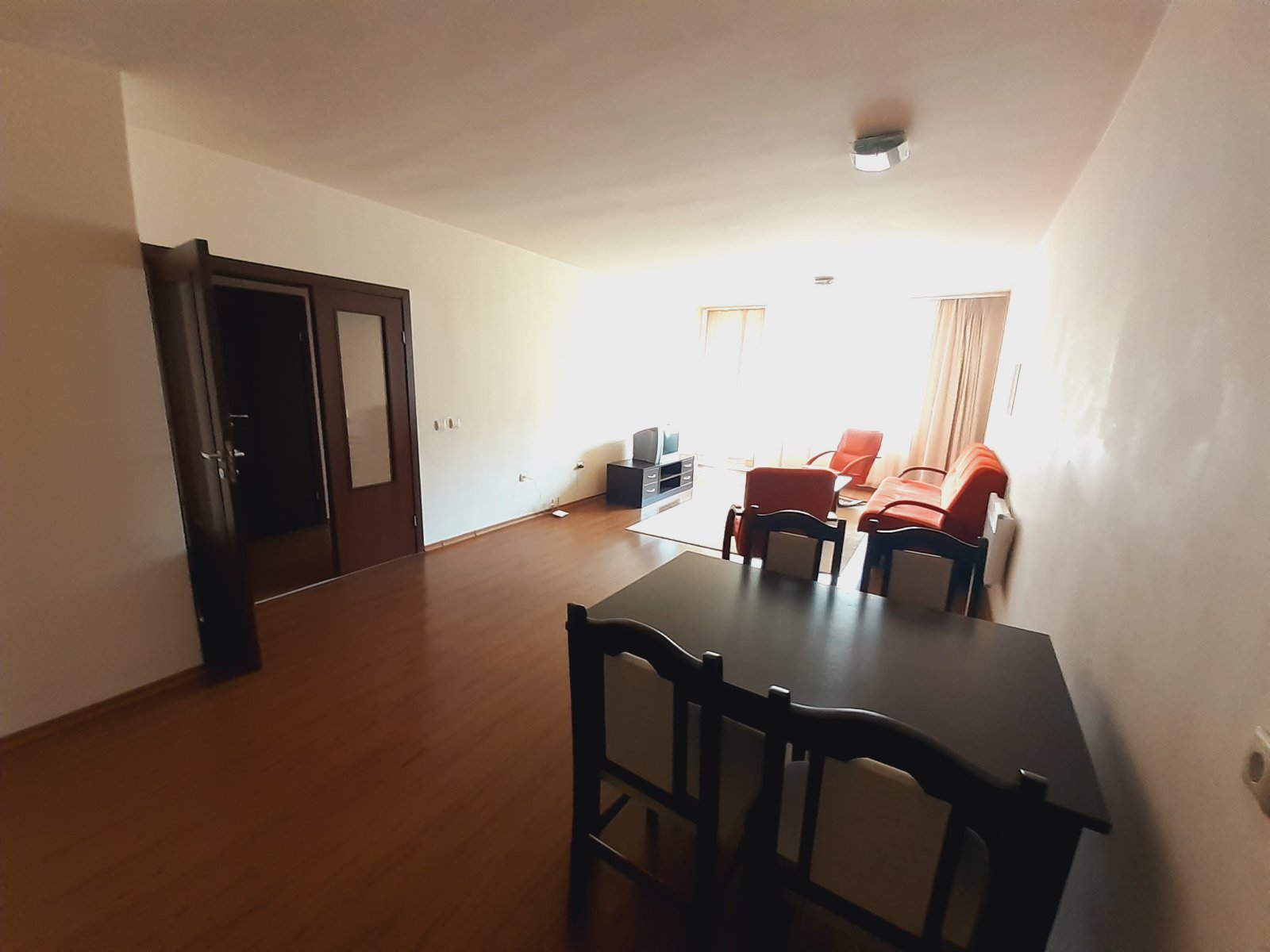 Просторен двустаен апартамент в Банско Роял Тауърс до Ски лифта