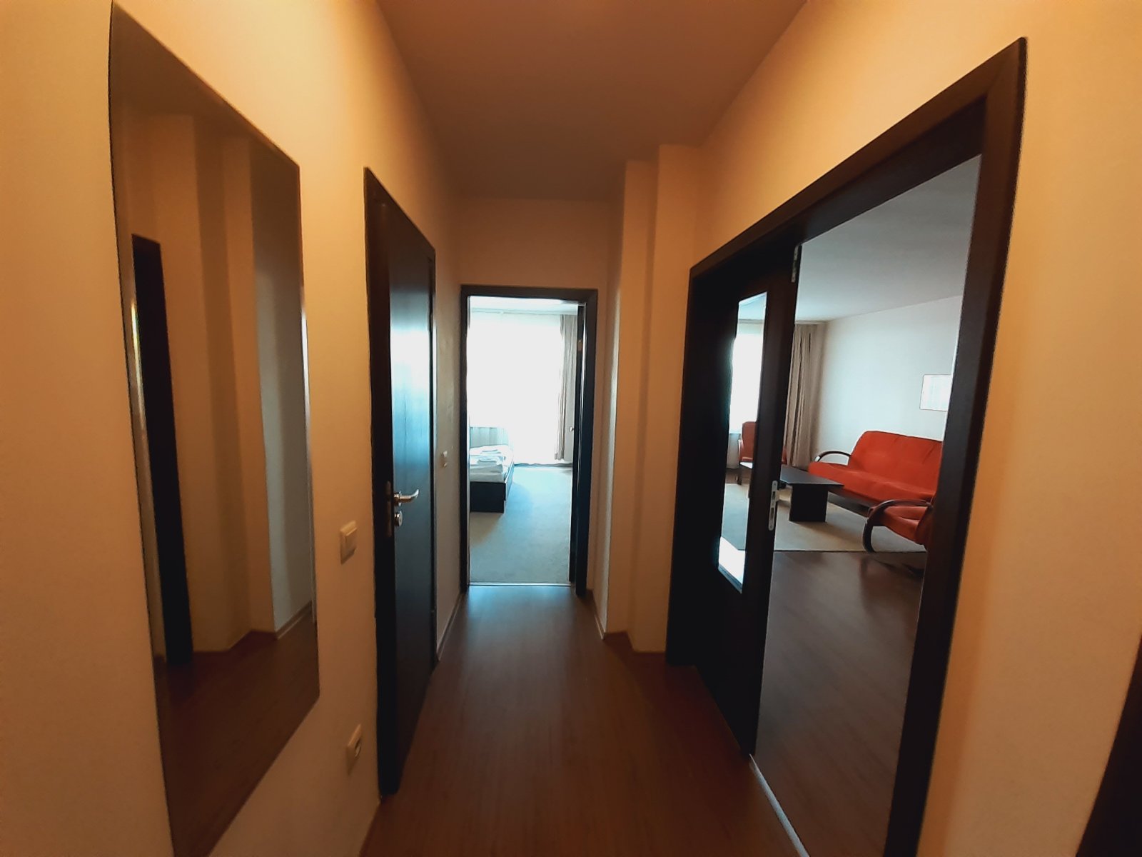 Просторен двустаен апартамент в Банско Роял Тауърс до Ски лифта