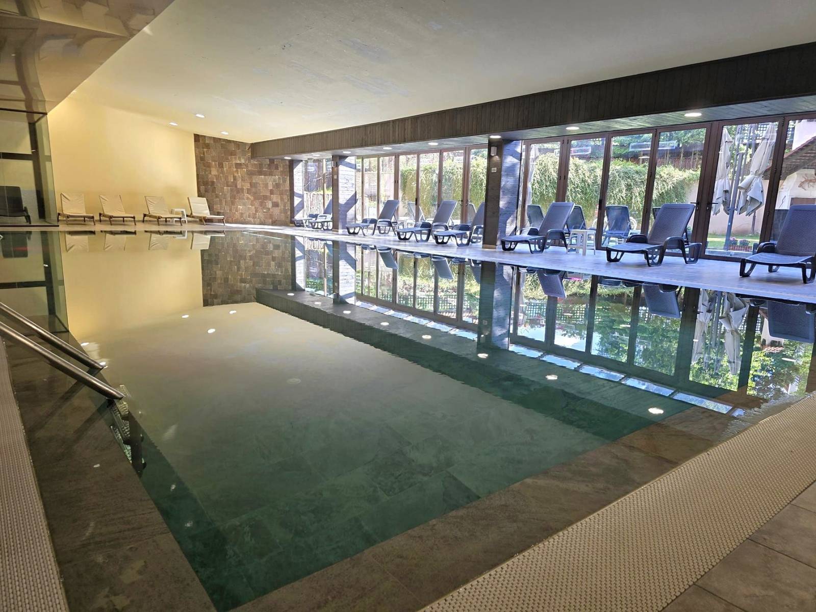 Уютен двустаен апартамент с модерно обзавеждане в комплекс Casa Karina, Банско