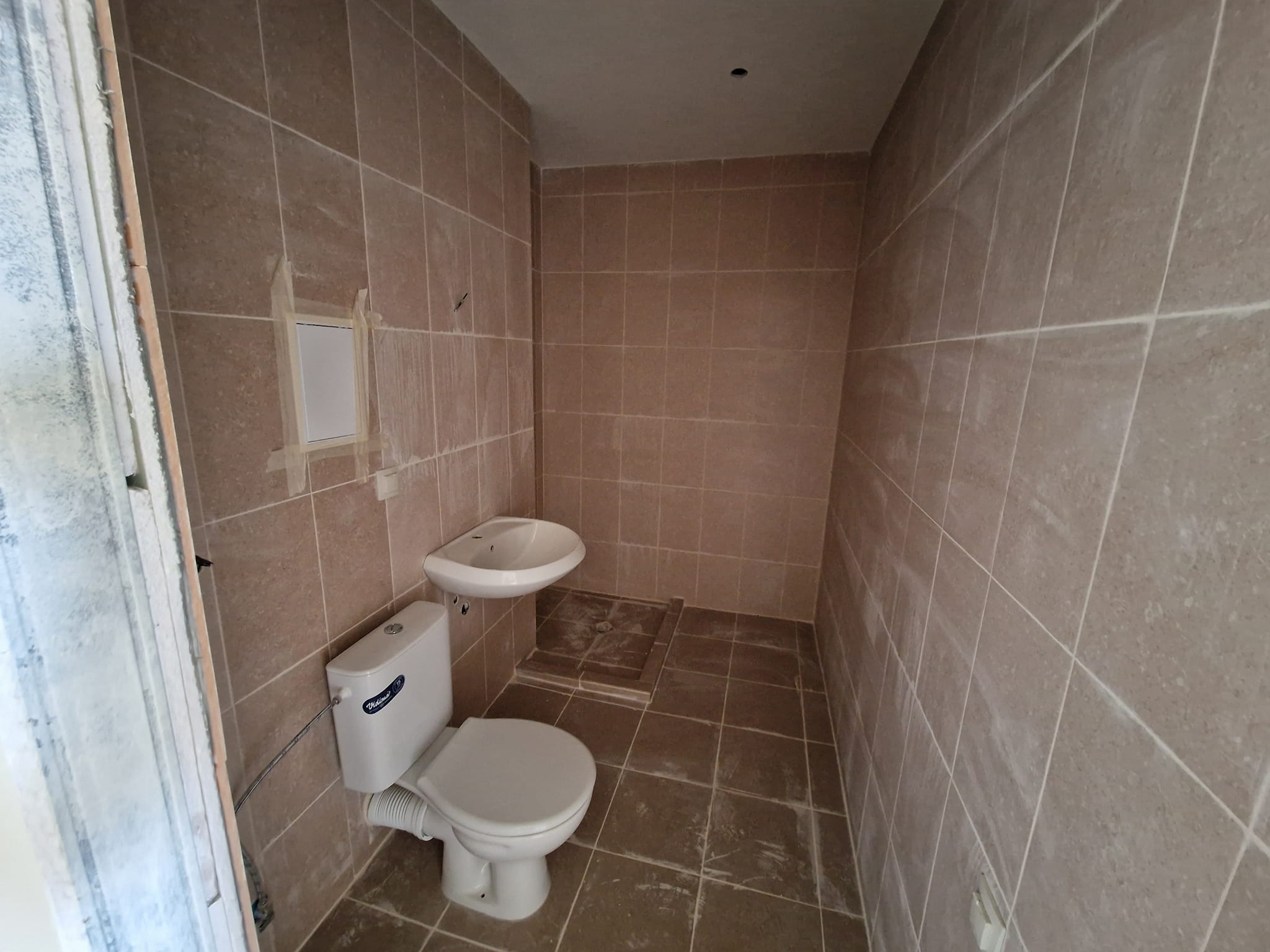 Двустаен необзаведен апартамент с тераса в Банско