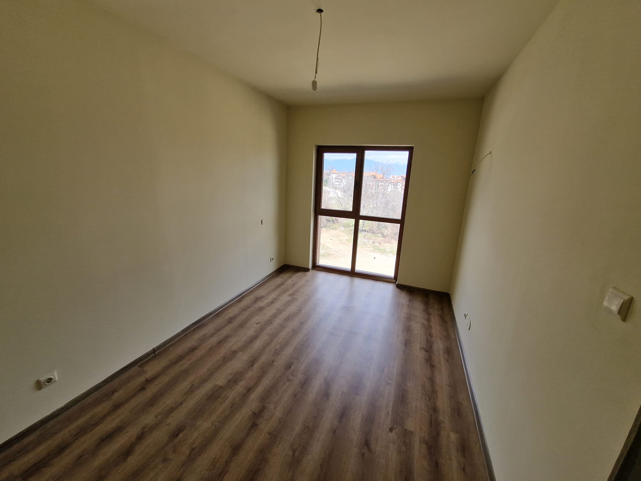 Двустаен необзаведен апартамент с тераса в Банско