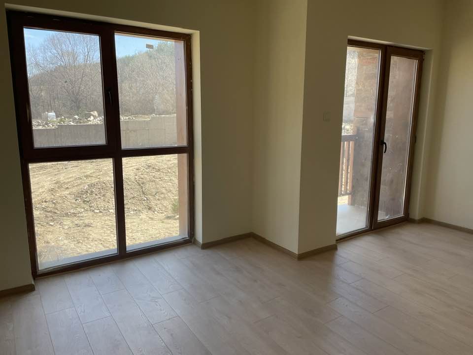 Функционално необзаведено студио с тераса в Банско