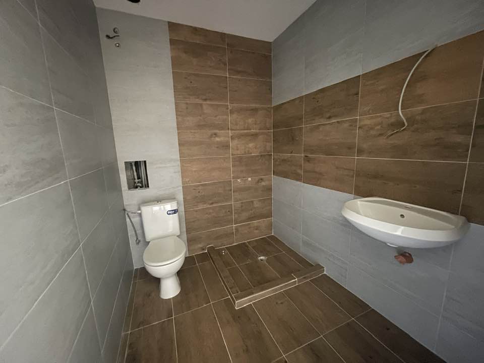 Функционално необзаведено студио с тераса в Банско