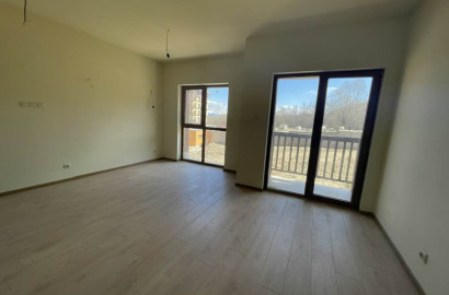 Функционално необзаведено студио с тераса в Банско