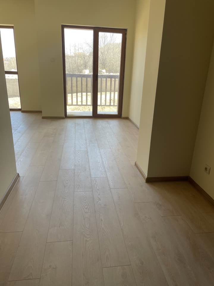 Функционално необзаведено студио с тераса в Банско