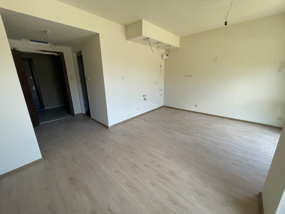 Функционално необзаведено студио с тераса в Банско