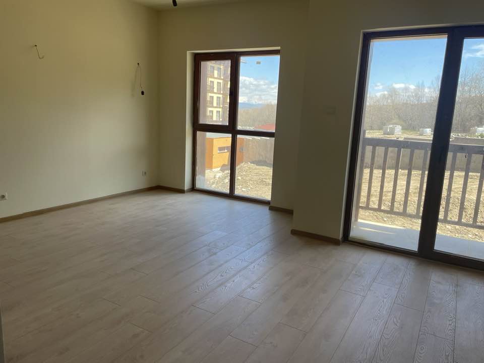 Функционално необзаведено студио с тераса в Банско