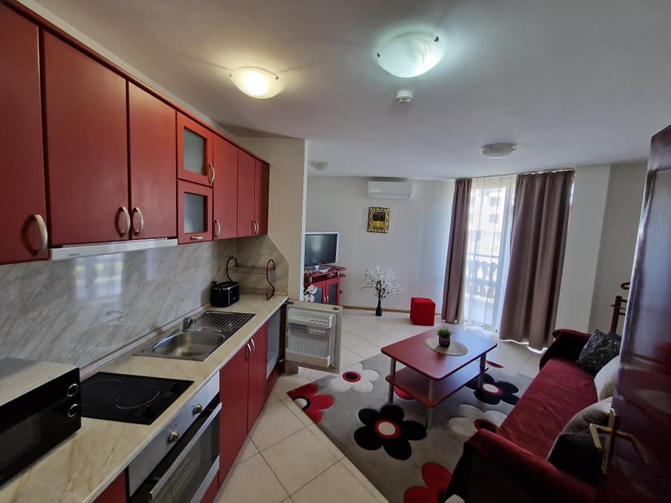 Тристаен апартамент в комплекс Elegant LUX със Спа зона и басейн