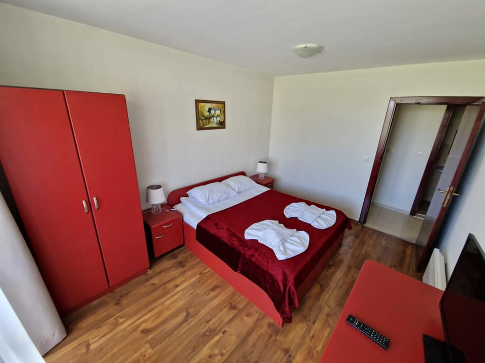 Тристаен апартамент в комплекс Elegant LUX със Спа зона и басейн