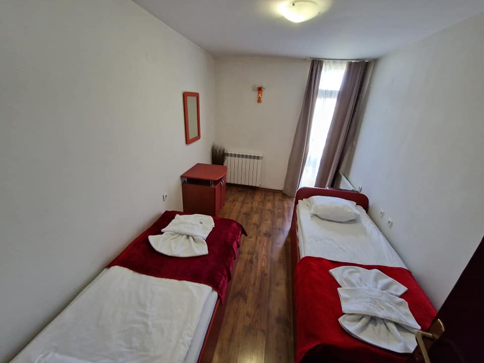 Тристаен апартамент в комплекс Elegant LUX със Спа зона и басейн