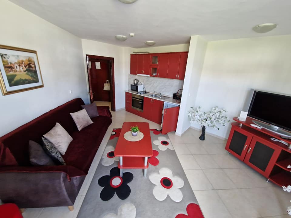 Тристаен апартамент в комплекс Elegant LUX със Спа зона и басейн