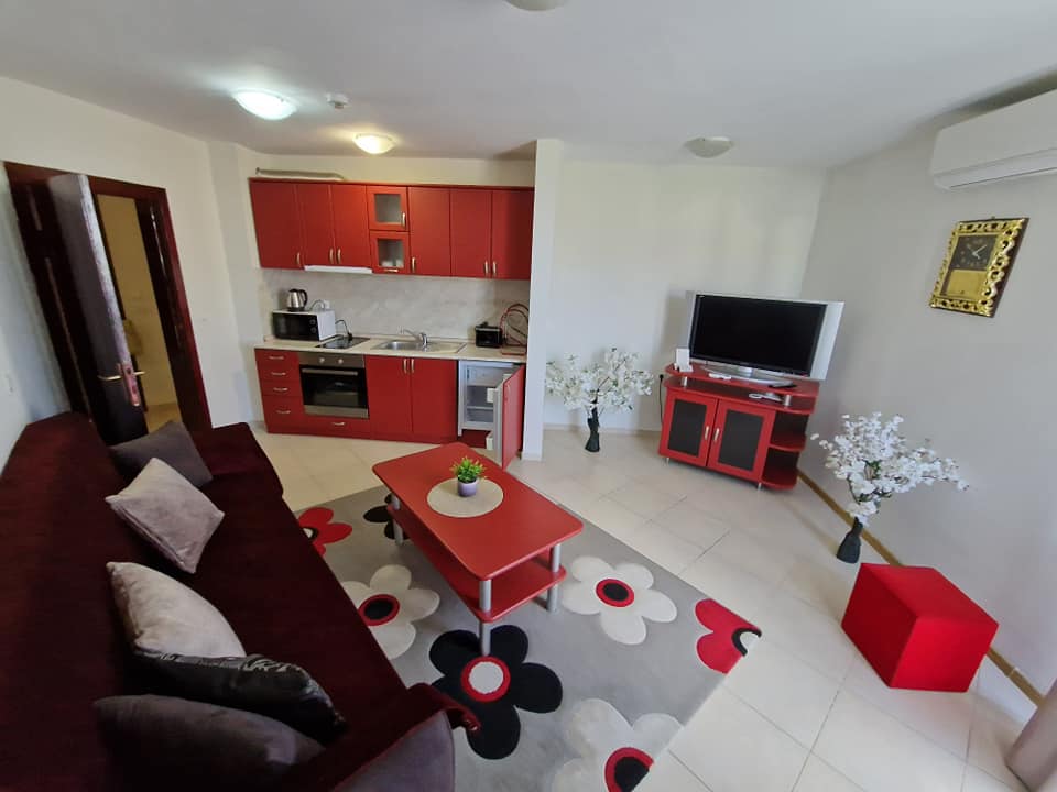 Тристаен апартамент в комплекс Elegant LUX със Спа зона и басейн