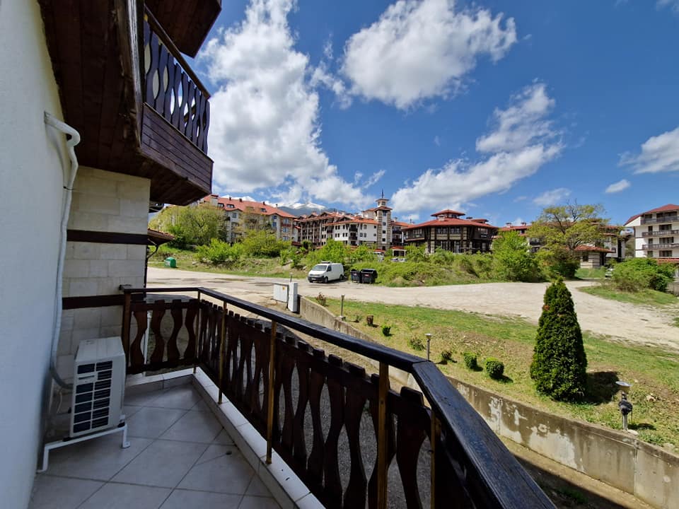 Тристаен апартамент в комплекс Elegant LUX със Спа зона и басейн