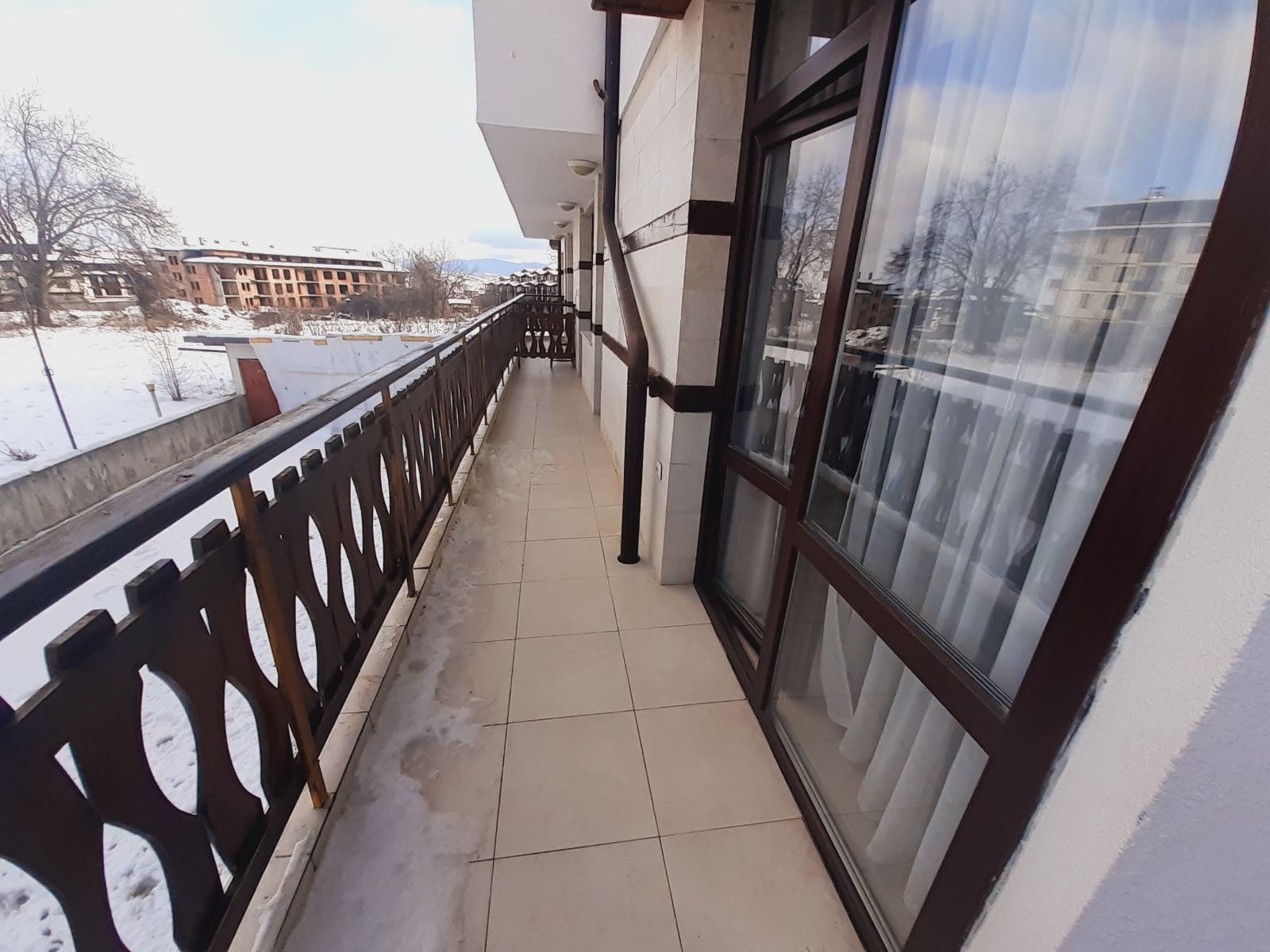 Банско: Тристаен апартамент в затворен комплекс Elegant LUX със Спа зона и басейн