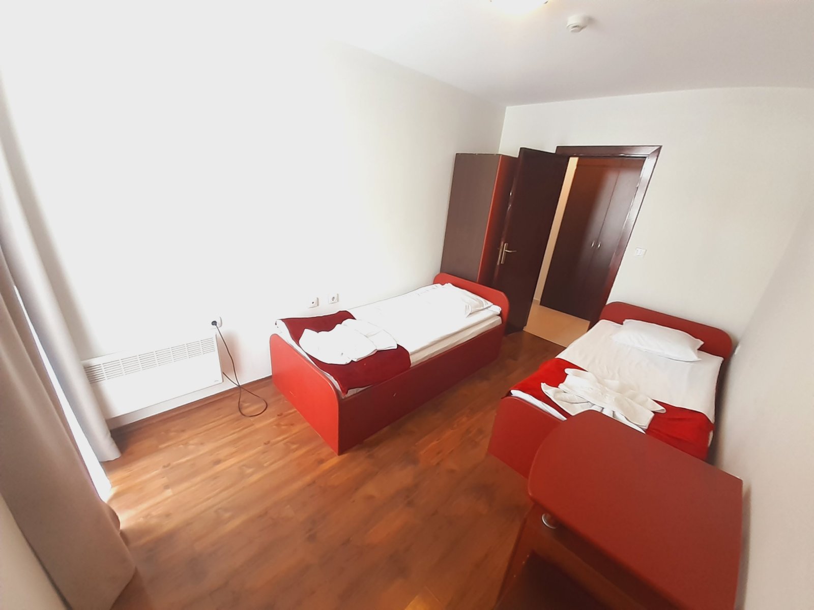 Банско: Тристаен апартамент в затворен комплекс Elegant LUX със Спа зона и басейн