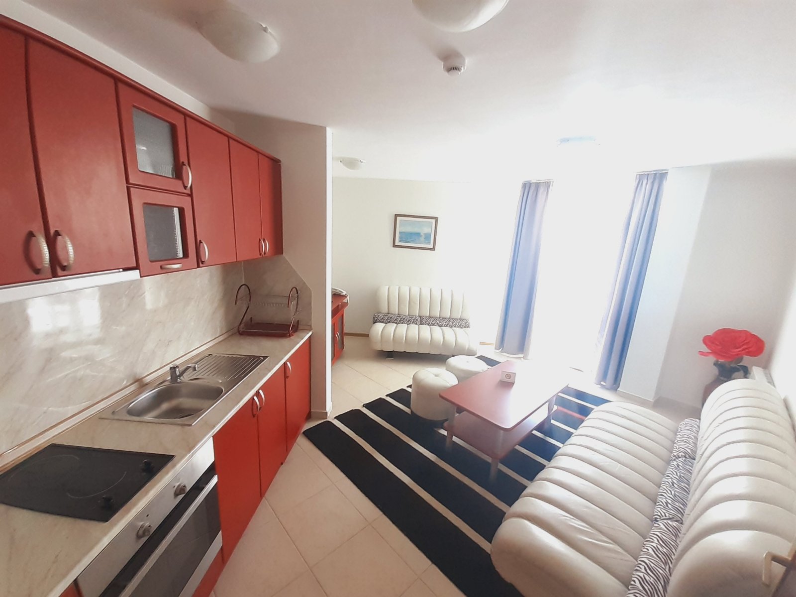 Банско: Тристаен апартамент в затворен комплекс Elegant LUX със Спа зона и басейн