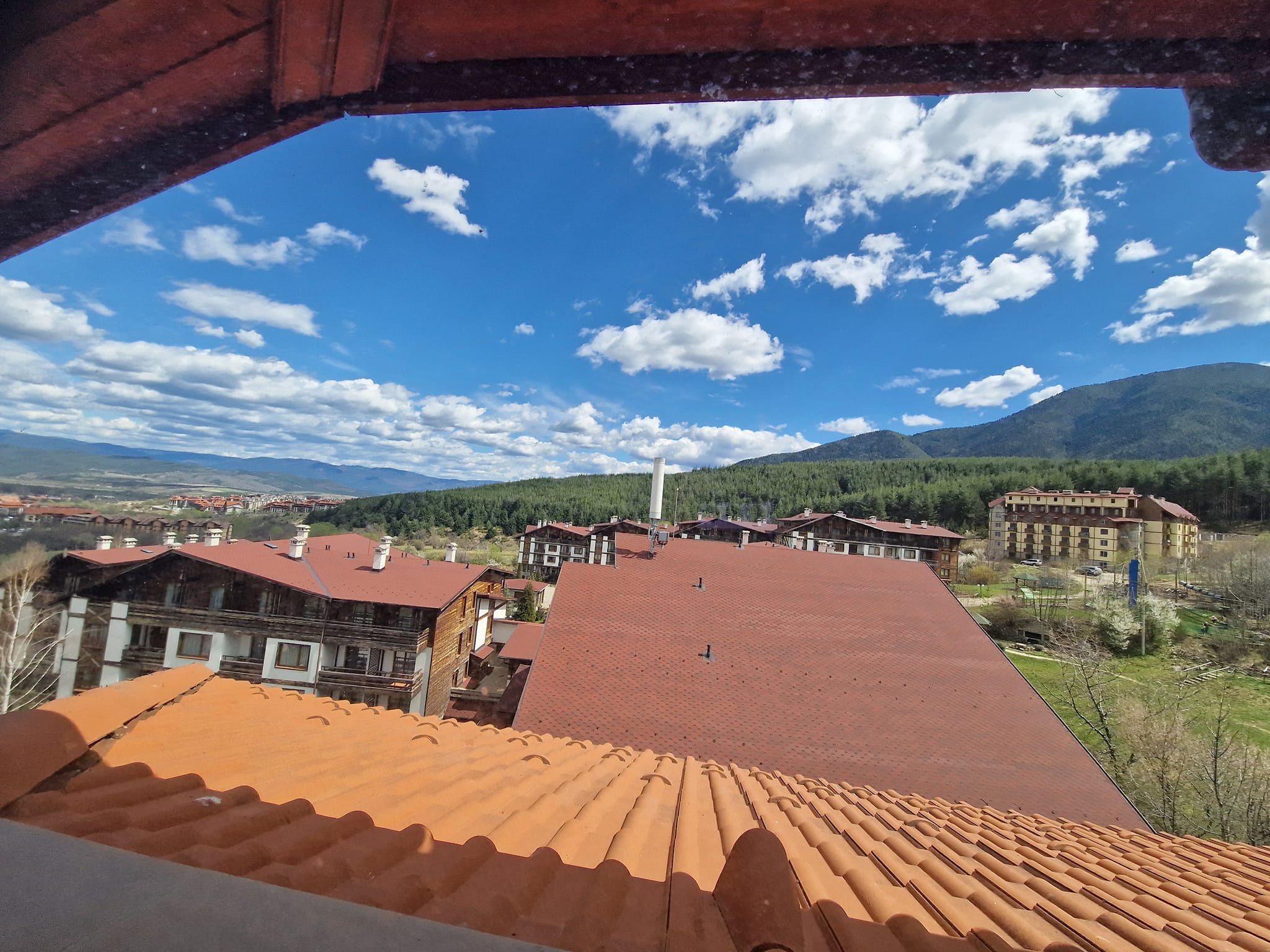 Източно студио с камина и ниска такса поддръжка за продажба в Банско