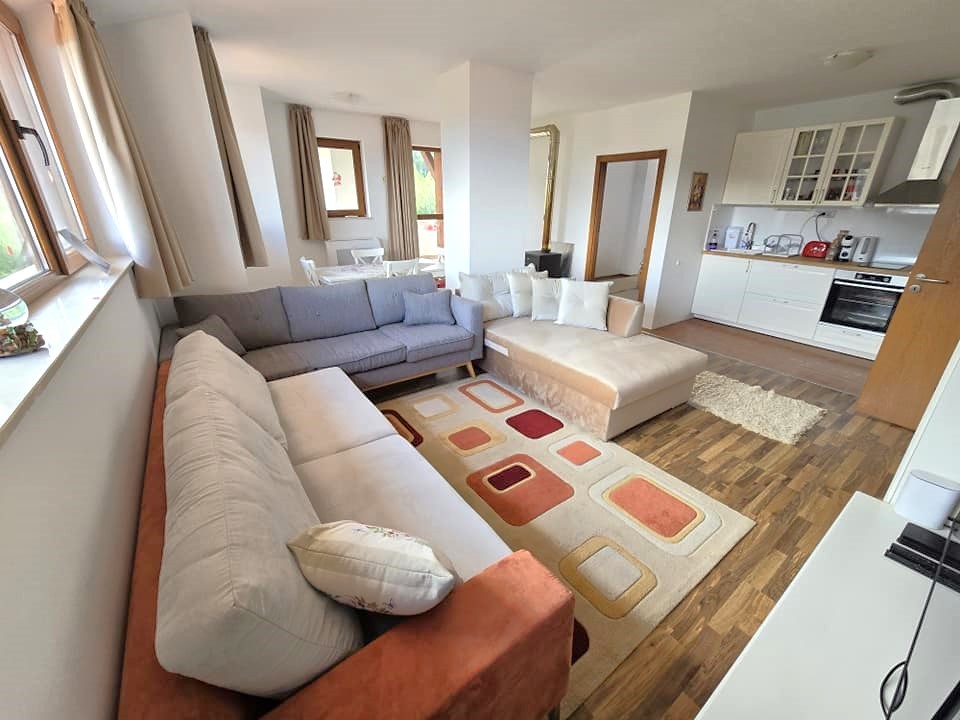 Уникален тристаен апартамент с фронтална гледка към Тодорка за продажба в Банско