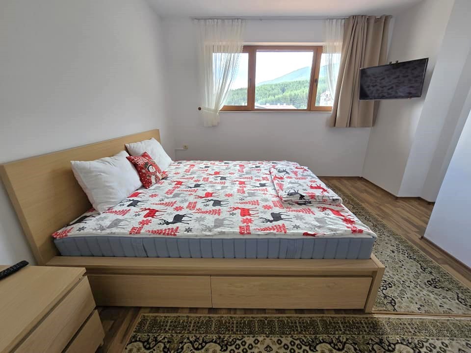 Уникален тристаен апартамент с фронтална гледка към Тодорка за продажба в Банско