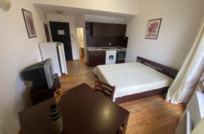 Изгодно обзаведено студио с тераса за продажба в Банско