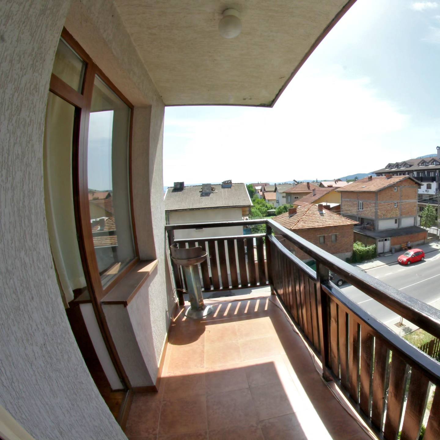 Просторно обзаведено студио с камина за продажба в Банско