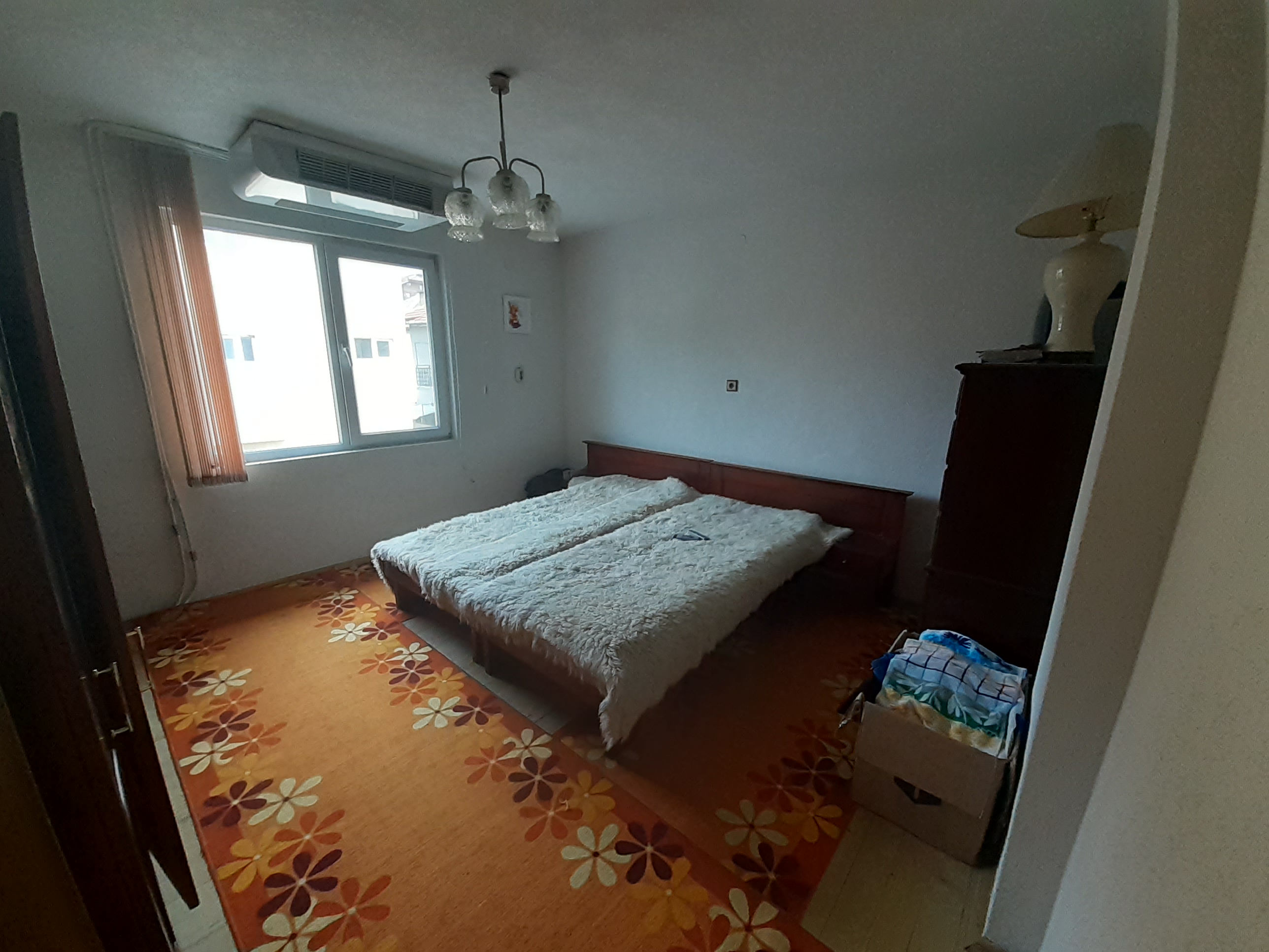 За продажба в Банско: Газифицирана масивна триетажна къща с търговско помещение