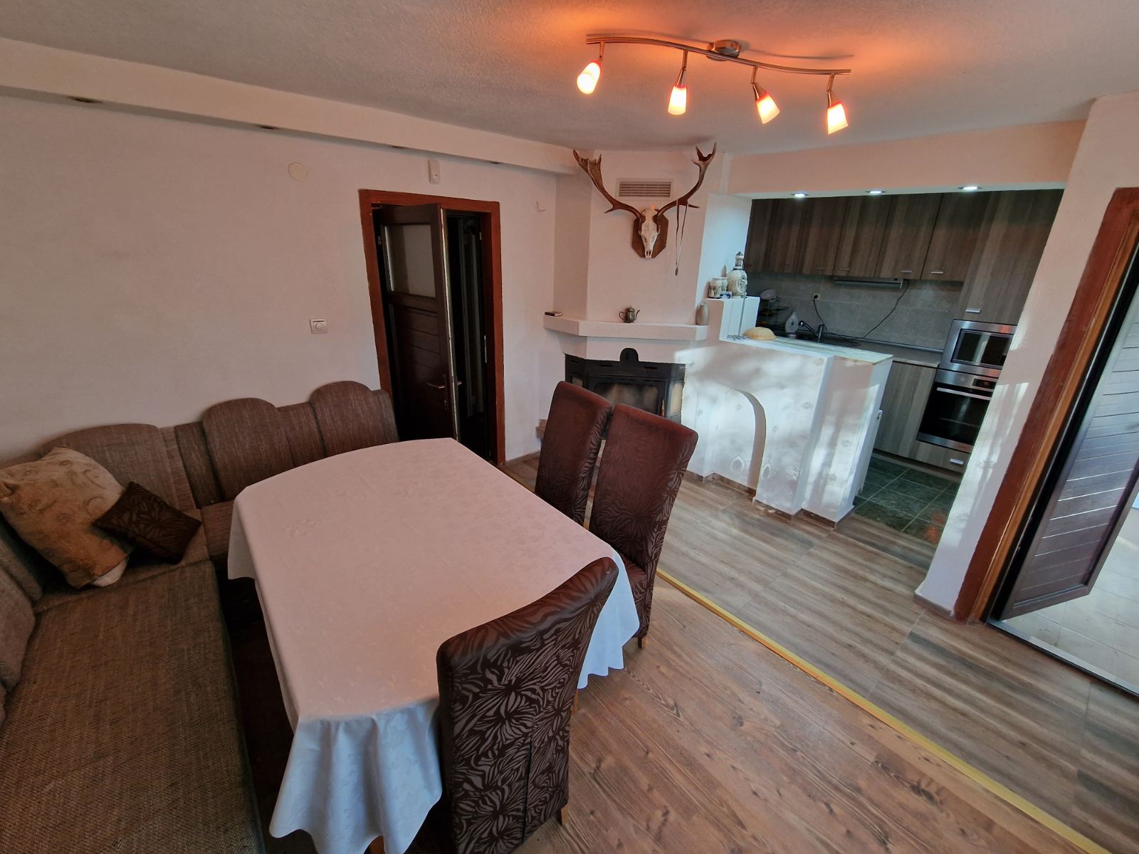 Напълно обзаведена вила за продажба в местност Катарино край град Разлог