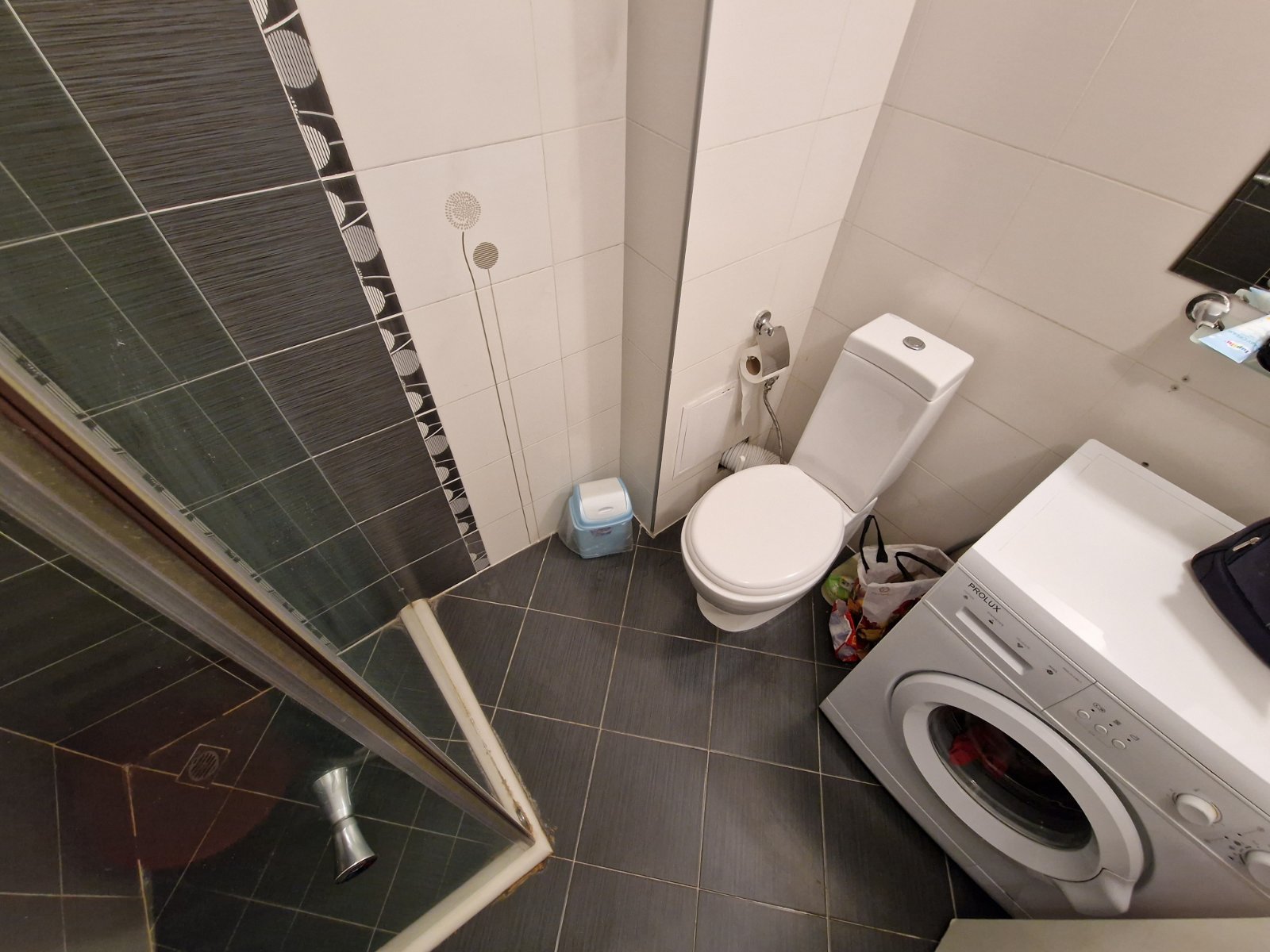 Просторен апартамент с две спални и паркомясто в поддържан комплекс в Банско