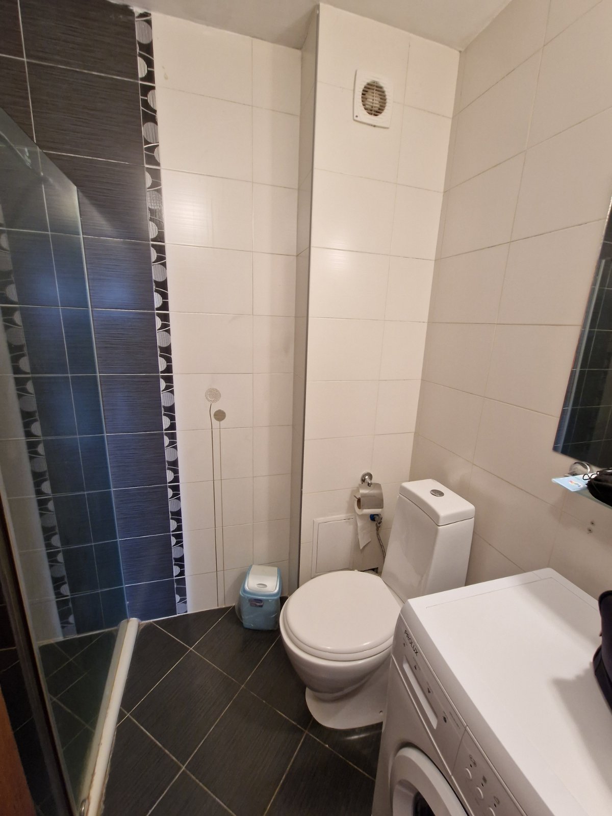 Просторен апартамент с две спални и паркомясто в поддържан комплекс в Банско