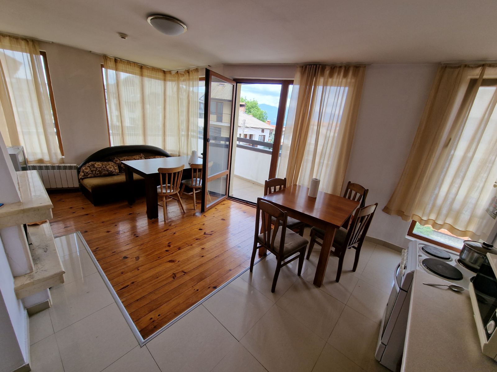 Просторен апартамент с две спални и паркомясто в поддържан комплекс в Банско