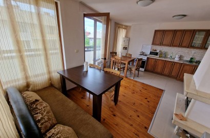 Просторен апартамент с две спални и паркомясто в поддържан комплекс в Банско