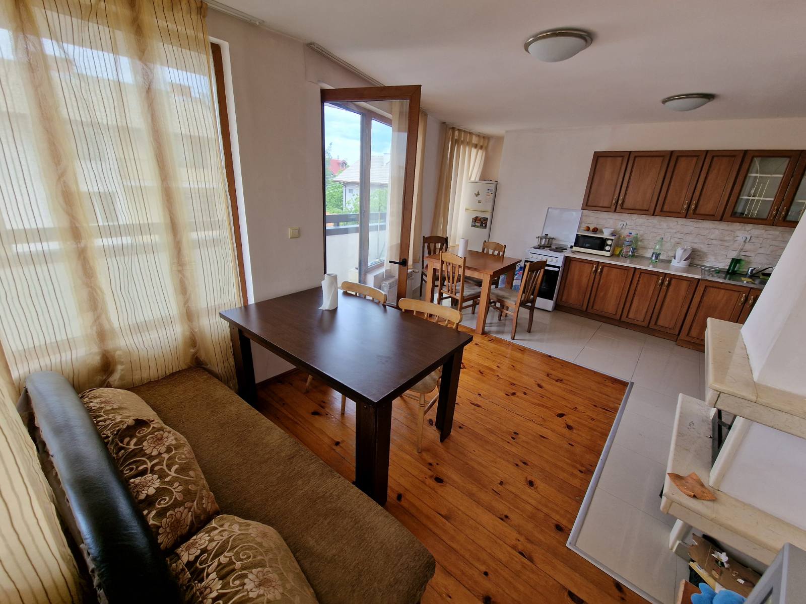 Просторен апартамент с две спални и паркомясто в поддържан комплекс в Банско