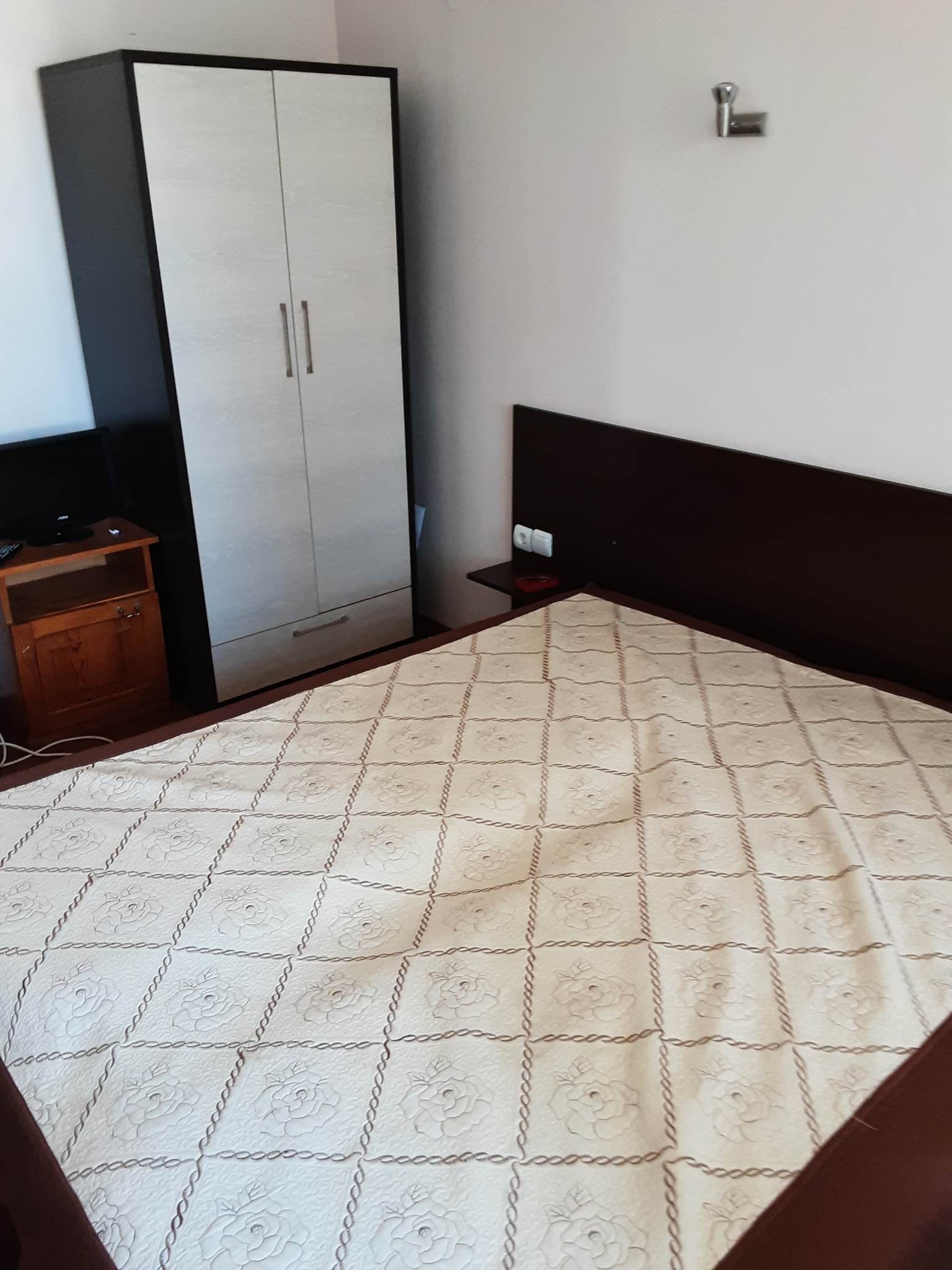 Просторен апартамент с две спални и паркомясто в поддържан комплекс в Банско