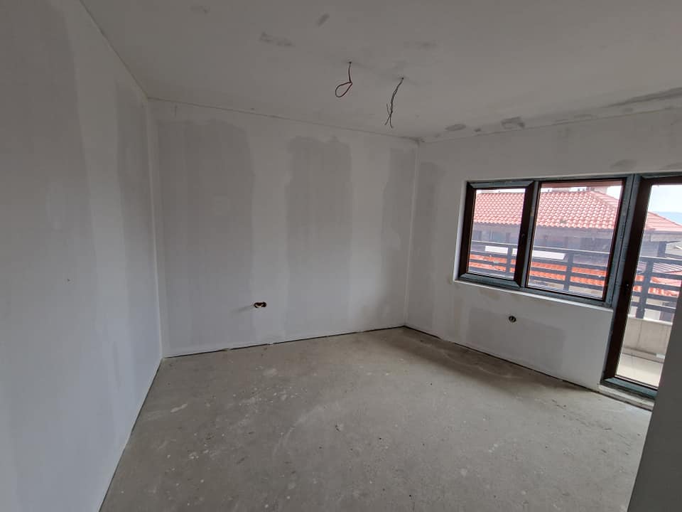 Изгоден тристаен апартамент за продажба с гледка към Пирин в Банско