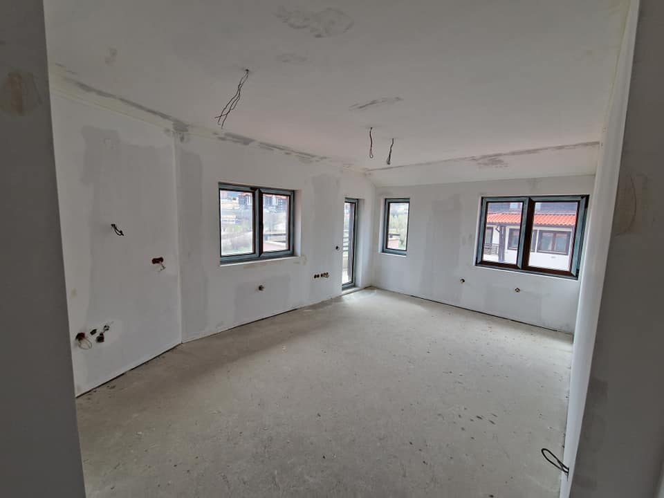 Изгоден тристаен апартамент за продажба с гледка към Пирин в Банско